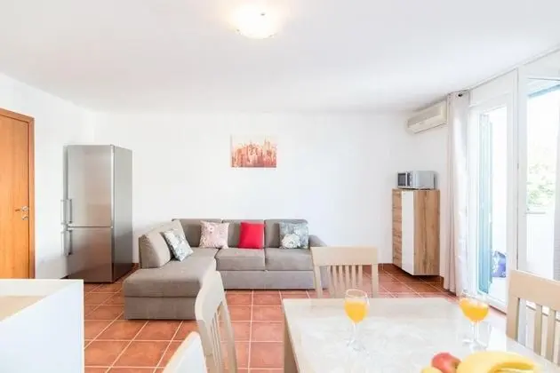Apart Daire (Two Bedroom Apartment with Balcony)