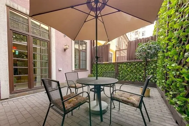 Design Apart Daire, Teras, Avlu Manzaralı