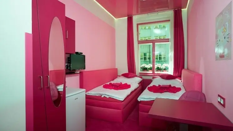 Design İki Ayrı Yataklı Oda (Pink)