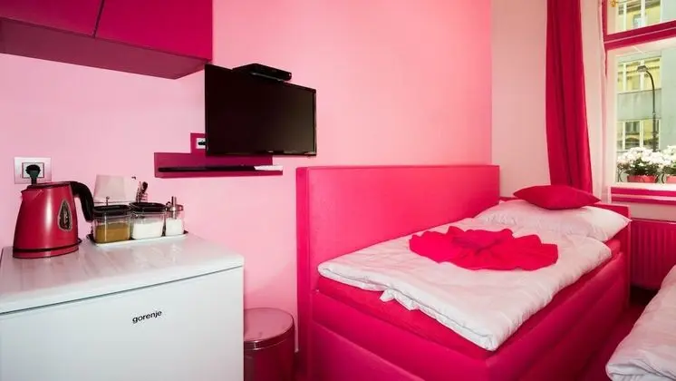 Design İki Ayrı Yataklı Oda (Pink)