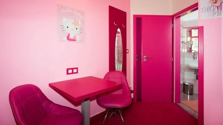 Design İki Ayrı Yataklı Oda (Pink)