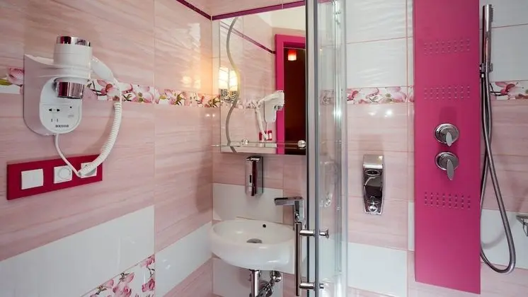 Design İki Ayrı Yataklı Oda (Pink)
