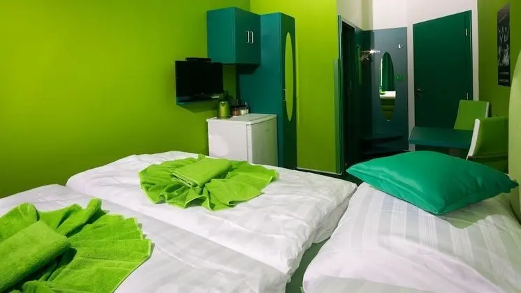 Design Tek Büyük Yataklı Oda (Green)