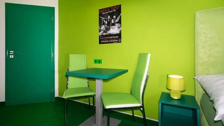 Design Tek Büyük Yataklı Oda (Green)