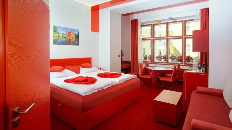 Design Tek Büyük Yataklı Oda (Red)