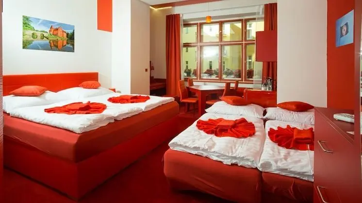 Design Tek Büyük Yataklı Oda (Red)