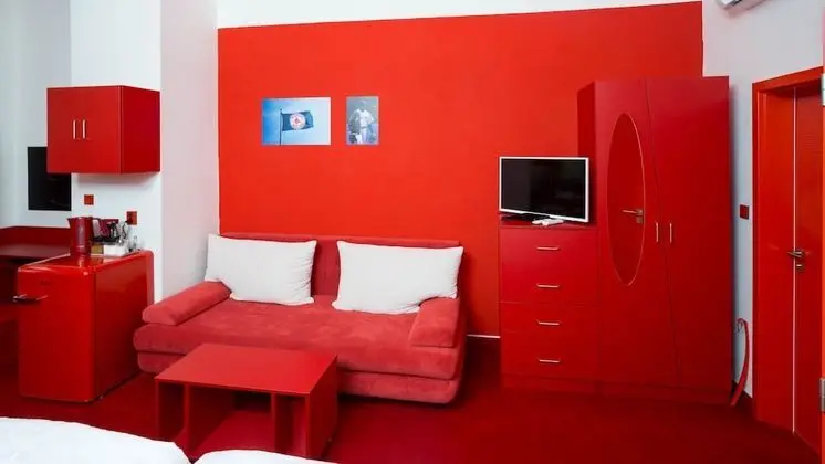 Design Tek Büyük Yataklı Oda (Red)