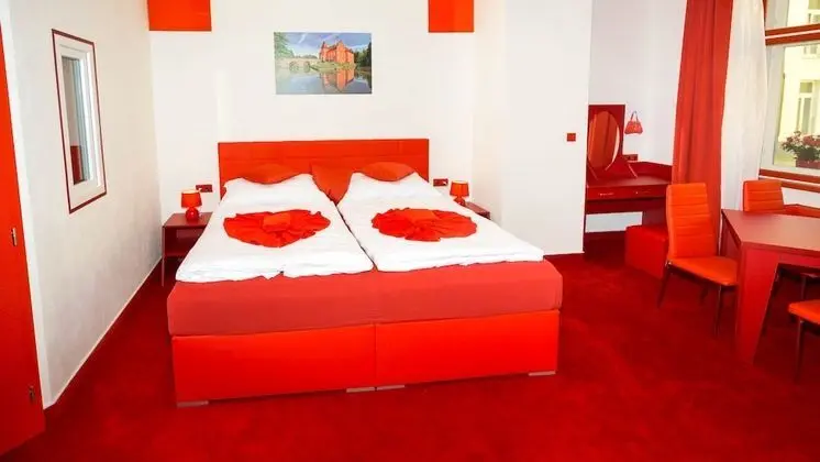 Design Tek Büyük Yataklı Oda (Red)