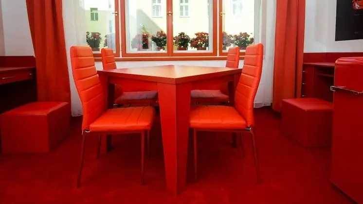 Design Tek Büyük Yataklı Oda (Red)