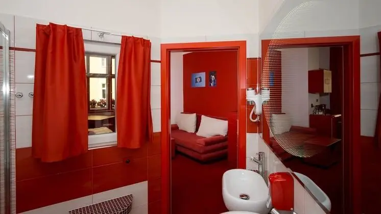 Design Tek Büyük Yataklı Oda (Red)