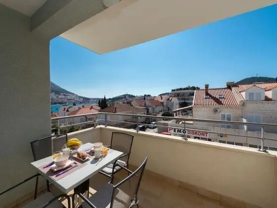 Apart Daire (One Bedroom Apartment with Balcony an)