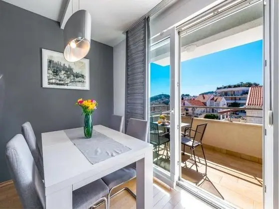 Apart Daire (One Bedroom Apartment with Balcony an)