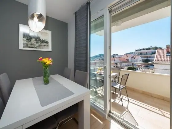 Apart Daire (One Bedroom Apartment with Balcony an)