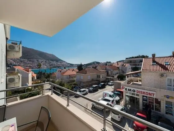 Apart Daire (One Bedroom Apartment with Balcony an)