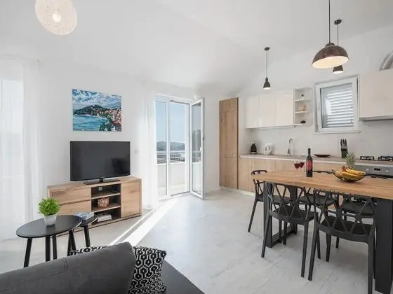 Apart Daire (2 Bedroom Apt with Balcony n Sea View)
