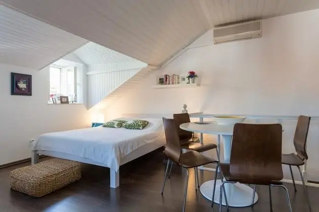 Stüdyo (Studio Apartment with City View)