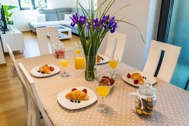 Apart Daire (Two Bedroom Apartment with Balcony)