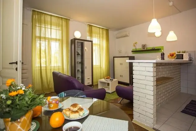 Apart Daire, 1 En Büyük (King) Boy Yatak ve Çekyat