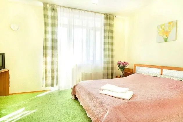Apart Daire, 2 Yatak Odası (Malysheva, 4b- 79)