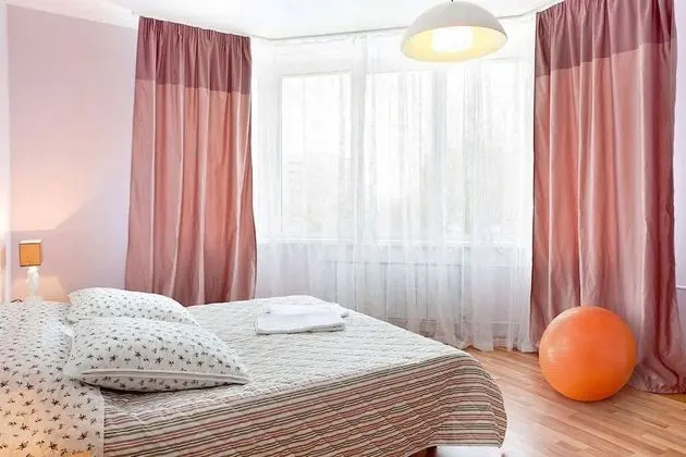 Apart Daire, 2 Yatak Odası (Mashinistov, 3-10)