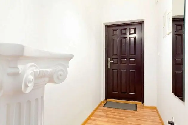 Apart Daire, 2 Yatak Odası (Mashinistov, 3-10)