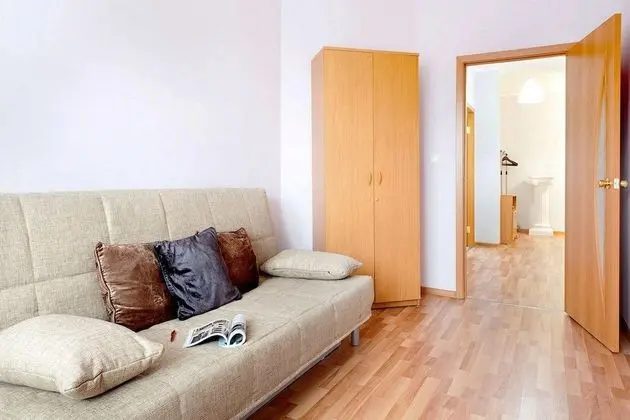 Apart Daire, 2 Yatak Odası (Mashinistov, 3-10)