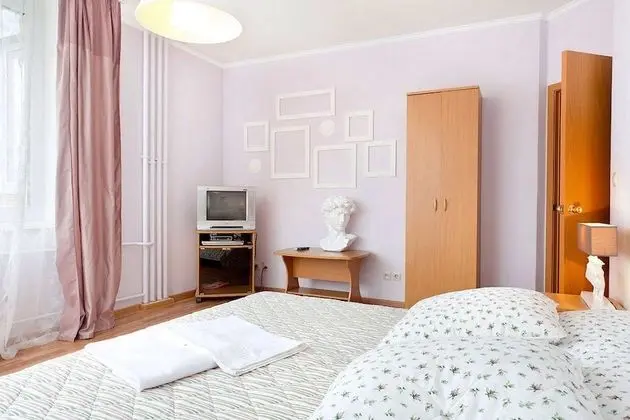 Apart Daire, 2 Yatak Odası (Mashinistov, 3-10)