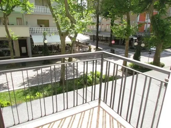 Apart Daire, 2 Yatak Odası, Sigara İçilebilir