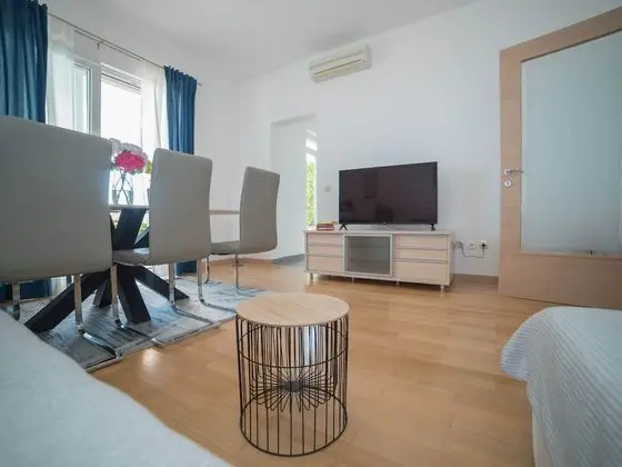 Apart Daire (Two-Bedroom Apartment with Terrace an)