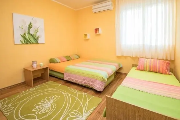 Family Üç Kişilik Oda, Birden Çok Yatak, Avlu Manzaralı