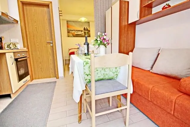 Stüdyo (Studio Apartment with Terrace and Par)