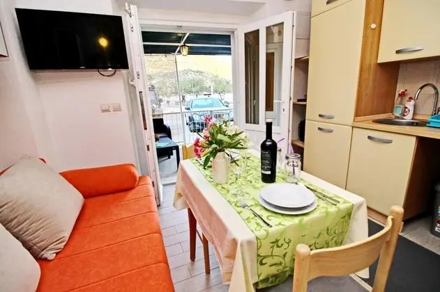 Stüdyo (Studio Apartment with Terrace and Par)