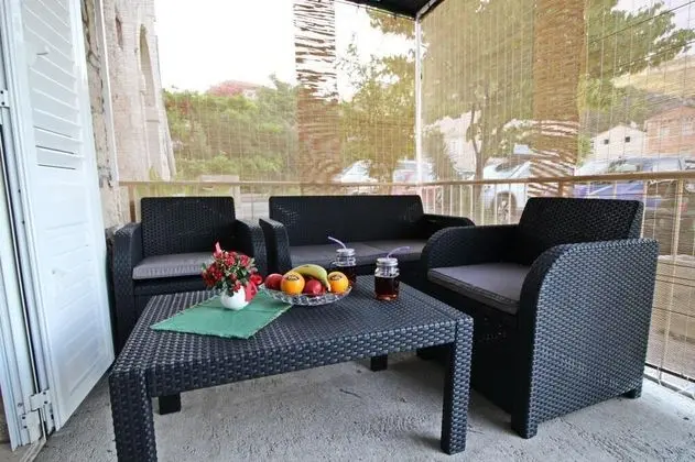 Stüdyo (Studio Apartment with Terrace and Par)