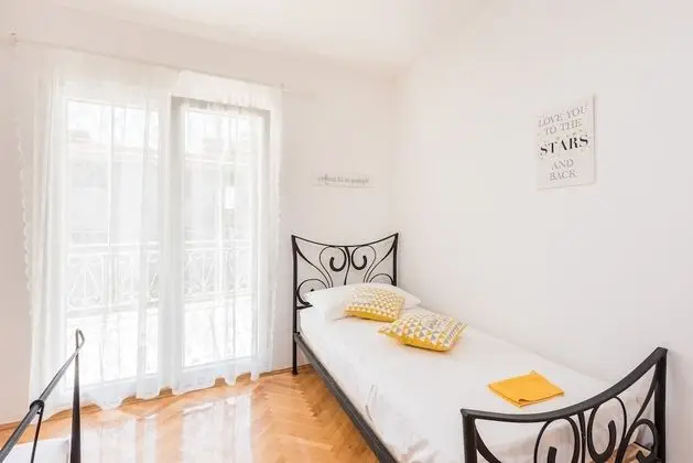 Apart Daire (Two Bedroom Apartment with Balcony)