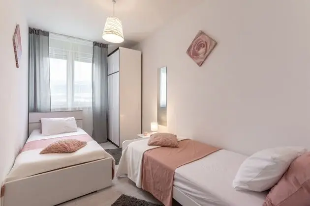 Apart Daire (Two Bedroom Apartment with Balcony)