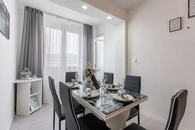 Apart Daire (Two Bedroom Apartment with Balcony)