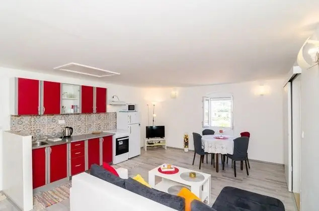 Apart Daire (One Bedroom Apartment with Balcony an)