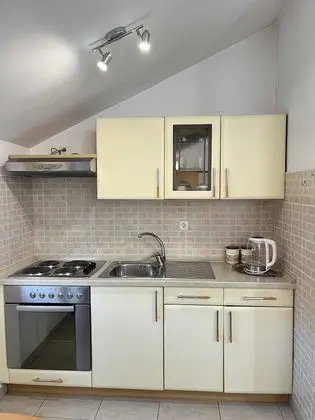 Stüdyo (Studio Apartment with Balcony and Sea)