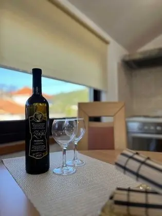 Stüdyo (Studio Apartment with Balcony and Sea)