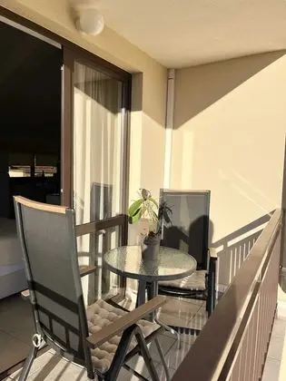 Stüdyo (Studio Apartment with Balcony and Sea)