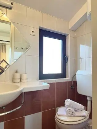 Stüdyo (Studio Apartment with Balcony and Sea)