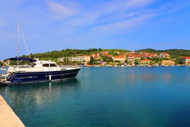 Stüdyo (Studio Apartment with Balcony and Sea)