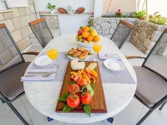 Apart Daire (Two-Bedroom Apartment with Sea View)