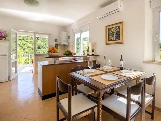 Apart Daire (Two-Bedroom Apartment with Sea View)