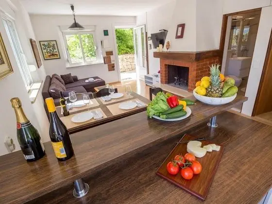 Apart Daire (Two-Bedroom Apartment with Sea View)