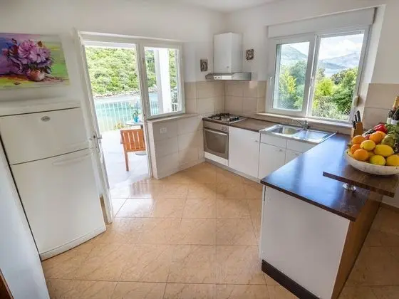 Apart Daire (Two-Bedroom Apartment with Sea View)