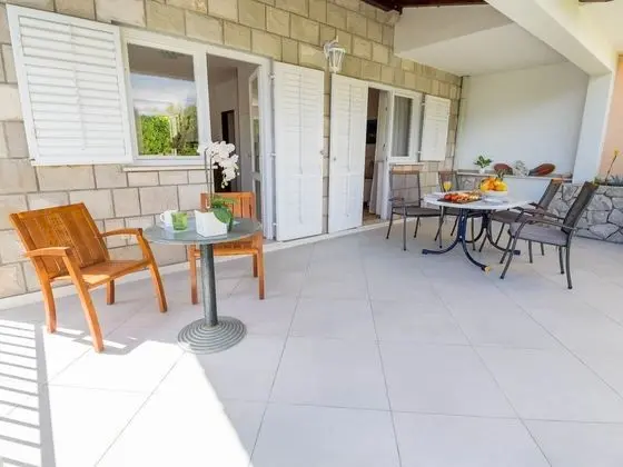 Apart Daire (Two-Bedroom Apartment with Sea View)