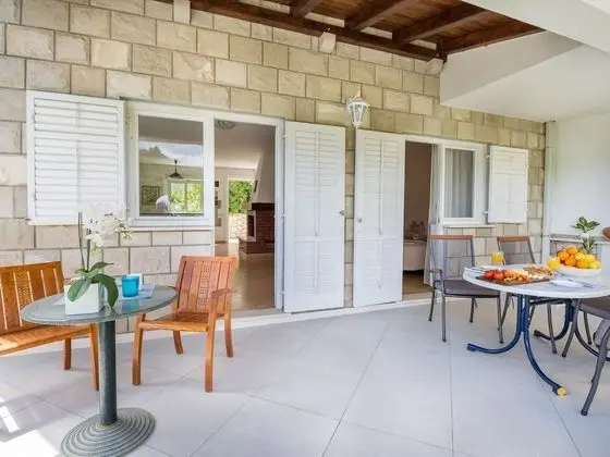 Apart Daire (Two-Bedroom Apartment with Sea View)