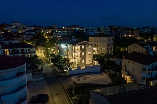Family Apart Daire, 1 Çift Kişilik Yatak ve Çekyat, Bahçeli (Apartment Karlo 220m from the beach)