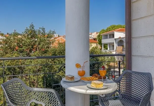 Family Apart Daire, 1 Çift Kişilik Yatak ve Çekyat, Bahçeli (Apartment Karlo 220m from the beach)